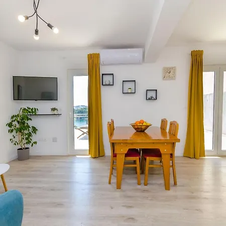 Rizza Apartment *
